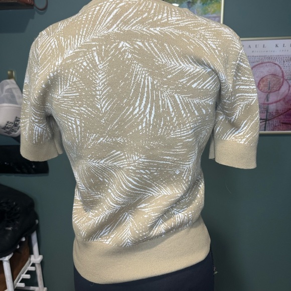 Michael Kors Tan and White Short Sleeve size S ❤️‍🔥 - Picture 3 of 4